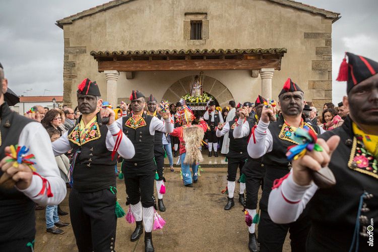 Montehermoso, preparado para sus fiestas de San Blas. El próximo lunes 3 de febrero "Los negritos de San Blas" volverán a danzar en la Plaza de España. buff.ly/3aXYlER