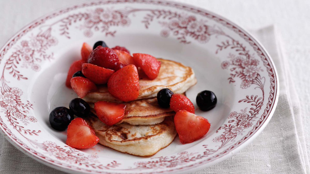 avaberries's tweet photo. Happy Saturday!! Saturday morning in our house means homemade pancakes with, of course, AVA berries! Why not try this recipe for a quick, warm and deliciously fruity breakfast! https://t.co/ru48i6rZ6Z #TasteTheBerryBest #homemade #fruitybreakfast #pancakes https://t.co/jS42oDDX7T