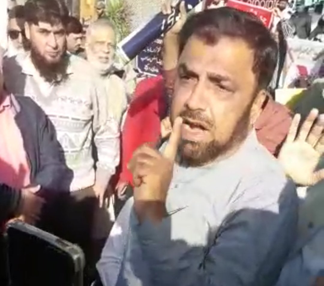 voovpak's tweet photo. President Voice of Overseas Pakistanis @haroon_major is passionately representing every single member of this organization at #Dharna4BahriaVictims. We strongly condemn the threats being issued to him for doing so. https://t.co/0Nvi7nnaEt