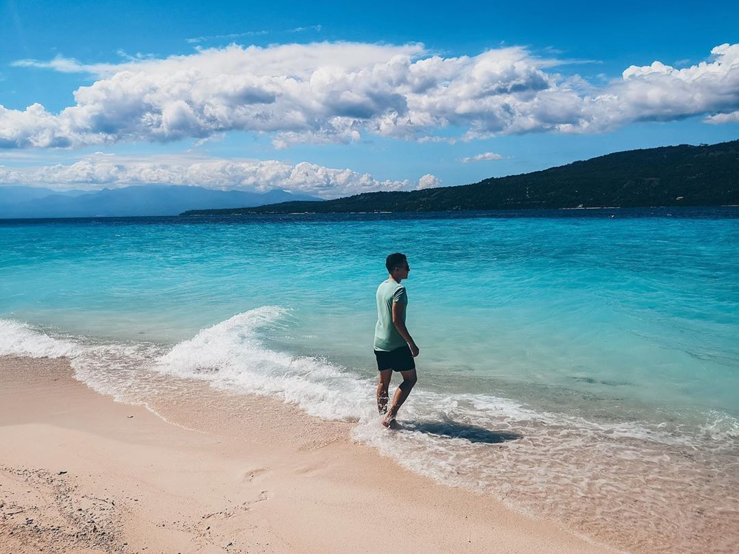 BlueSumilon's tweet photo. All you need is a good dose of 𝘝𝘪𝘵𝘢𝘮𝘪𝘯 𝘚𝘦𝘢. ⁣⁣
⁣⁣
Come home to #MyBluewaterSumilon. Visit https://t.co/FvRrsqs7Cs and don't miss out on our ongoing offers like 𝐈𝐬𝐥𝐚𝐧𝐝 𝗪𝐚𝐧𝐝𝐞𝐫𝐞𝐫𝐬. ⁣⁣
⁣⁣
Photo by @toms_med⁣⁣
⁣⁣
#HomeIsBluewater #BluewaterResorts https://t.co/yyWkojSG6e