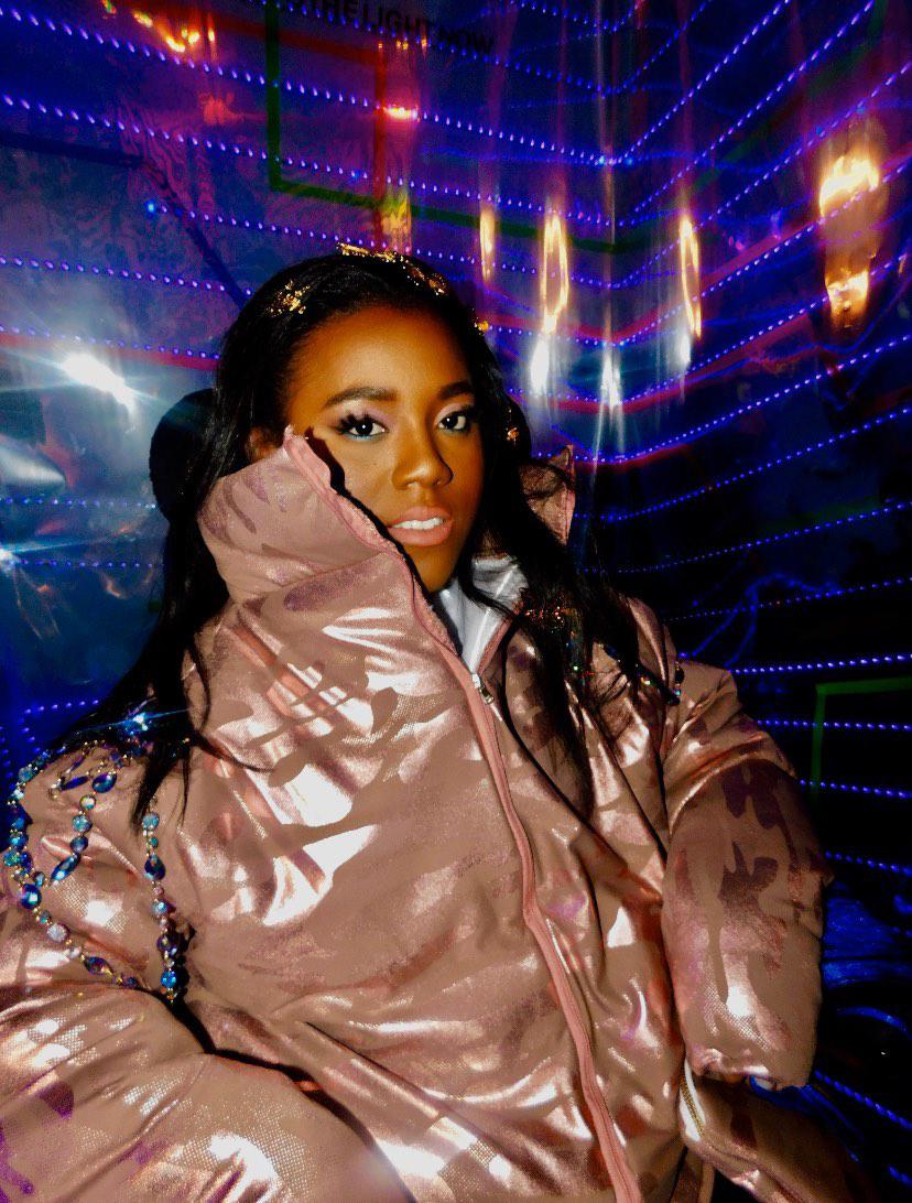 janiralisbeth's tweet photo. I’ll never fit in, because I was born to stand out 🌟💜

#NeonLights #Fast9 #JumpIntoTheLight #BrexitReality #NYC #MUFC #Manhattan #Flowers #Makeup #FastAndFurious9 #JaniraObregon #FreeCodeFridayContest #scifi #CoolCoat #Friday #AwesomeLights #NewYorkModel #amreading https://t.co/wdayit7DyA