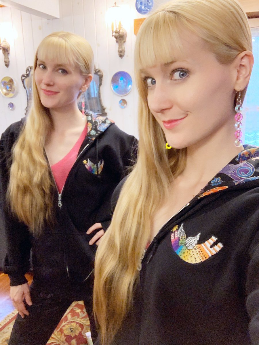 We love our new kitty hoodies! Thanks to “Harp Head UK”: Bob, Ian, and Jed! 💙💙 And thanks to Ellen for making them!