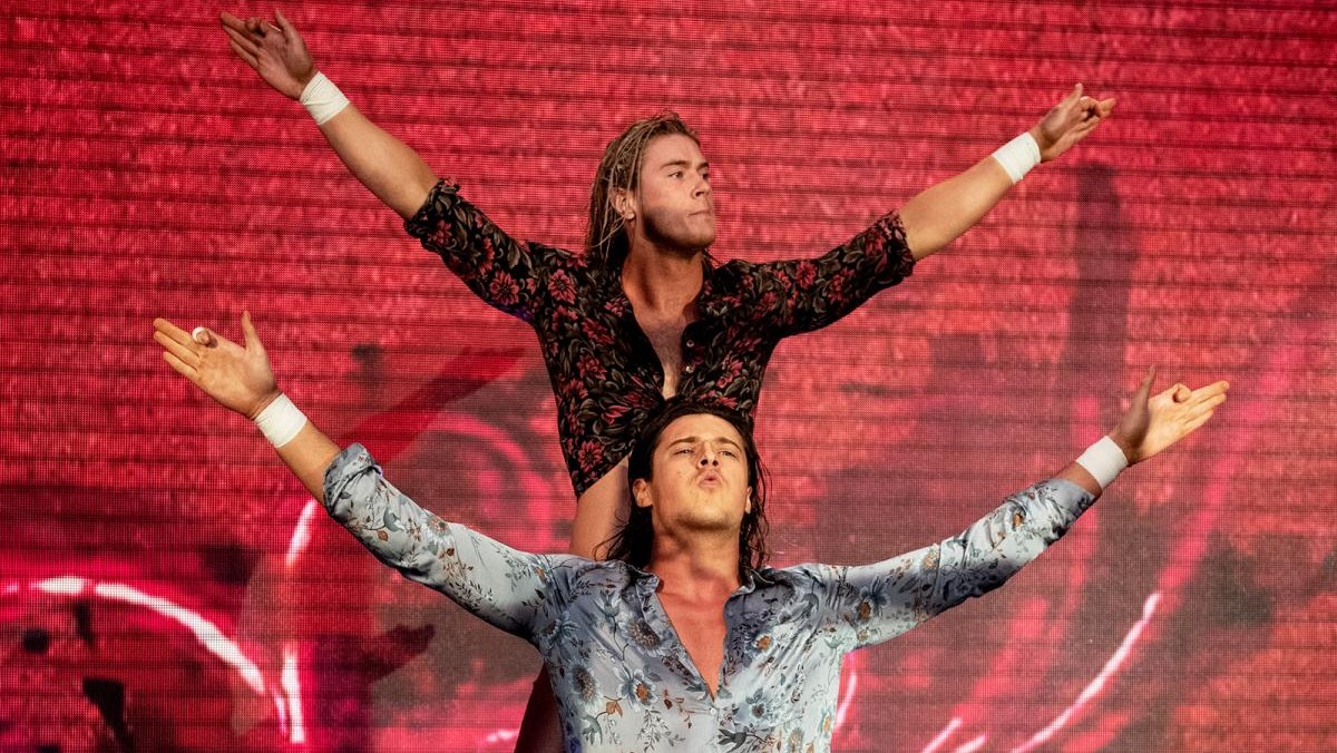 SteelChairMag's tweet photo. 5 New Superstars Join NXT UK - by @FrenchNygma
#NXTUK #WWE #candyfloss #prettydeadly #levimuir #daniluna #samstoker #Lewishowley #wweukperformancecenter
https://t.co/eioU2L8DCJ https://t.co/kJ9mt4ywIU