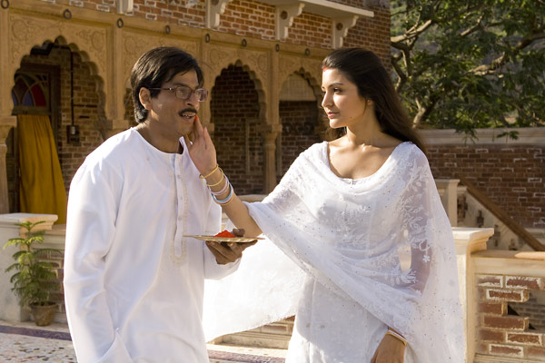 30th Bollywood film:  #RabNeBanaDiJodi The quintessential cute, family oriented romcom. Entertaining film with nice musical numbers and a good first performance by Anushka. I thought she lacked chemistry with SRK though, but it didn't hurt the movie.  #HindiCinema