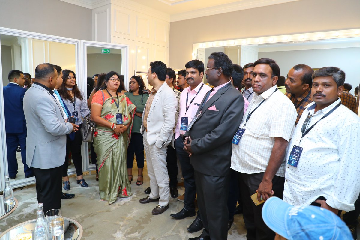ShineInternati3's tweet photo. Some Memorable Moments from Shine International Summit.

#shine #shinedubai #shineinternational #shineforex #sjfx #shinesummit #shinemoment https://t.co/WGI6Yyh3iX