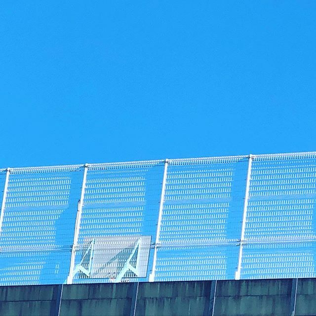 mikacco_'s tweet photo. 空につながる、運動場？

#ミニマル写真 #ミニマル写真楽しい #minimal #simplepicture https://t.co/sGJCm2ziML