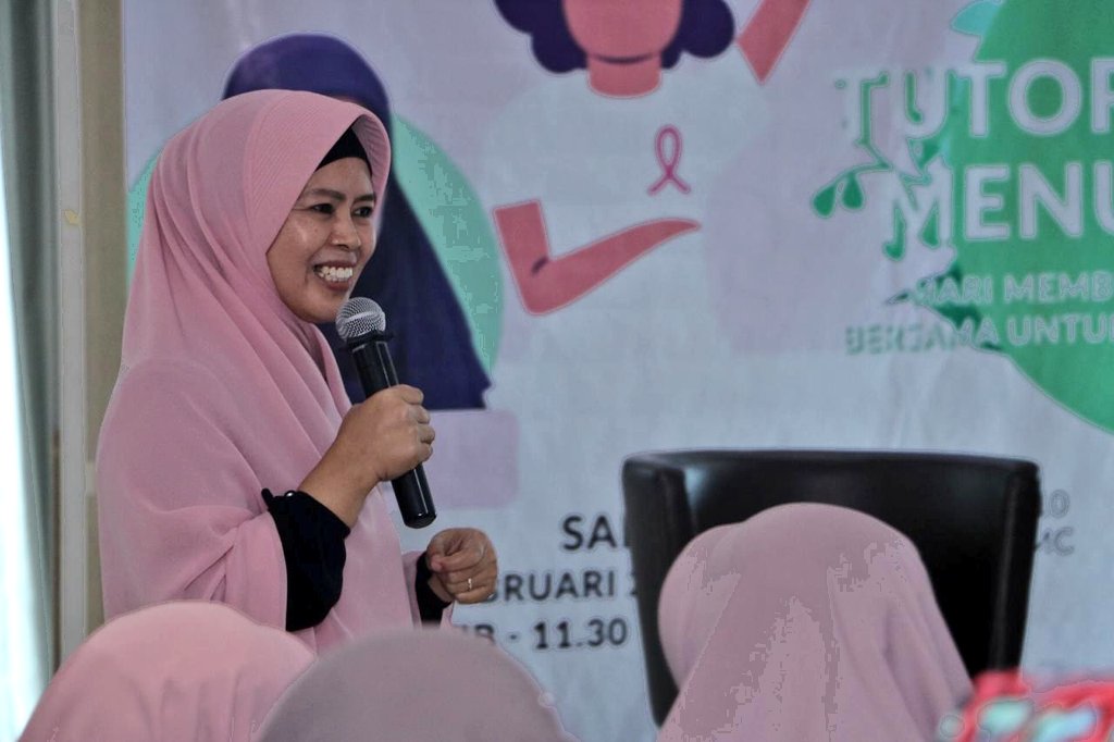 SmartPink_ID's tweet photo. Keseruan sesi tutorial menulis bersama Ibu Ida S. Widayanti...
Ada tawa, haru, saling menyemangati, kebersamaan.. 😊😭💪😃
#SmartPinkIndonesia #Gathering #RSMMC
https://t.co/JQlRJ3n4tT https://t.co/bxmYf2TjZQ