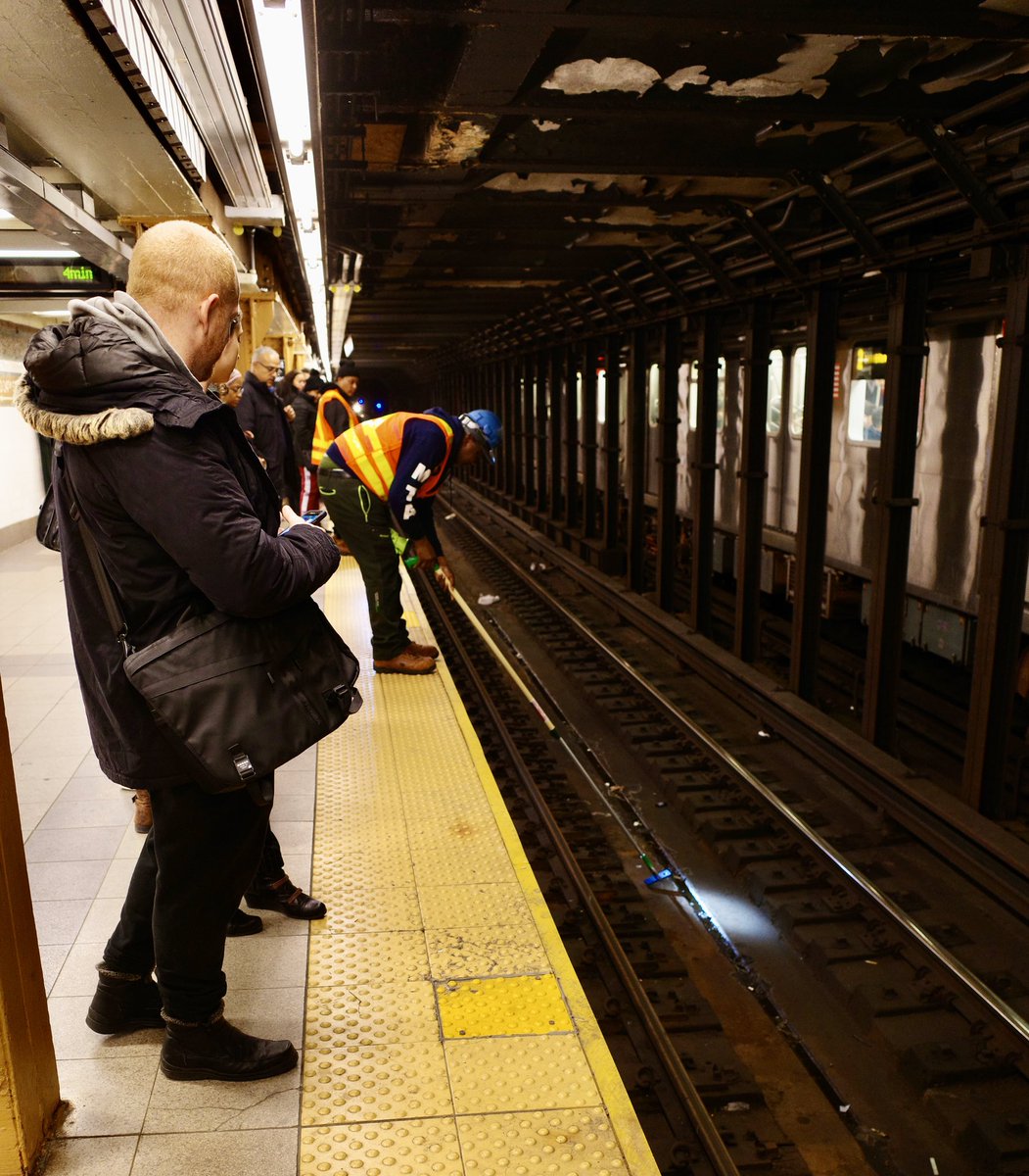 jerrylore's tweet photo. THE UNSUNG HEROS OF THE @MTA #cellphonerecovery #nycmta #mtanyc #ricohgriii #ricohgr3 #nycmasstransit #cellphoneservice #JL https://t.co/whI8cG2uWu