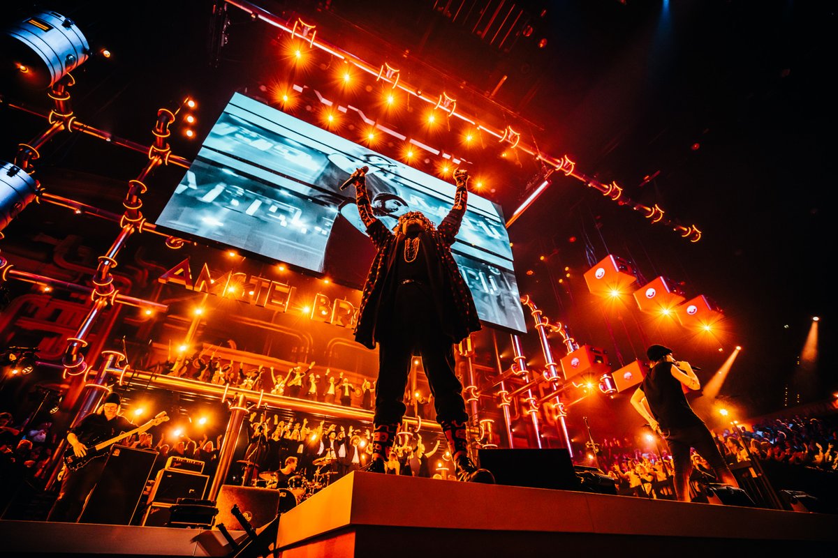 Nu op ons YouTube kanaal: het heldenblok van <a href="/Di_rectMusic/">DI-RECT</a> en <a href="/kensingtonband/">Kensington</a>... Volgens velen hét hoogtepunt uit de show 🔥Bekijk via youtu.be/75Mg2IX9Xng! #VVAL2020