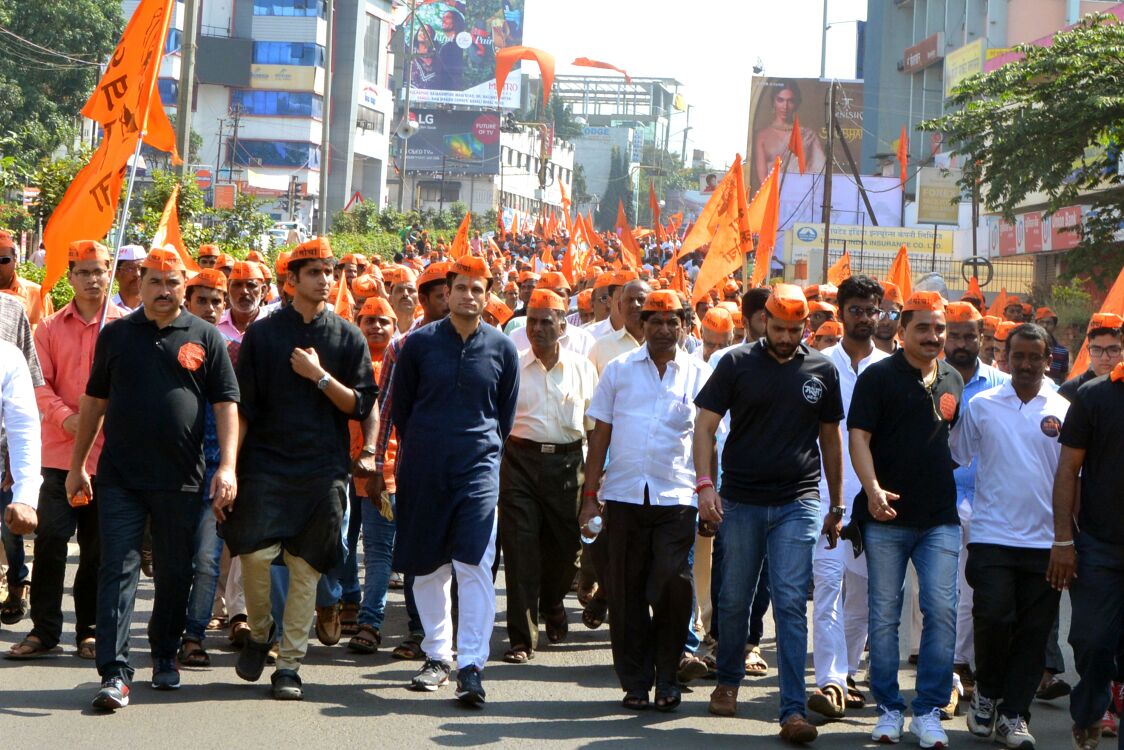 ghatge_raje's tweet photo. मराठा समाजाच्या विकासाच्या मार्गात राजकारण आणू नका.
छत्रपती शाहू महाराज संशोधन, प्रशिक्षण व मानव विकास संस्था (सारथी), पुणे या संस्थेची स्वायत्तता अबाधित राहावी म्हणून युवराज संभाजीराजे छत्रपती यांनी 11 जानेवारी रोजी छेडलेल्या आंदोलनास मी हजर होतो.
#Sarathi #SaveSarathi #मराठा https://t.co/yECu0a7M7l