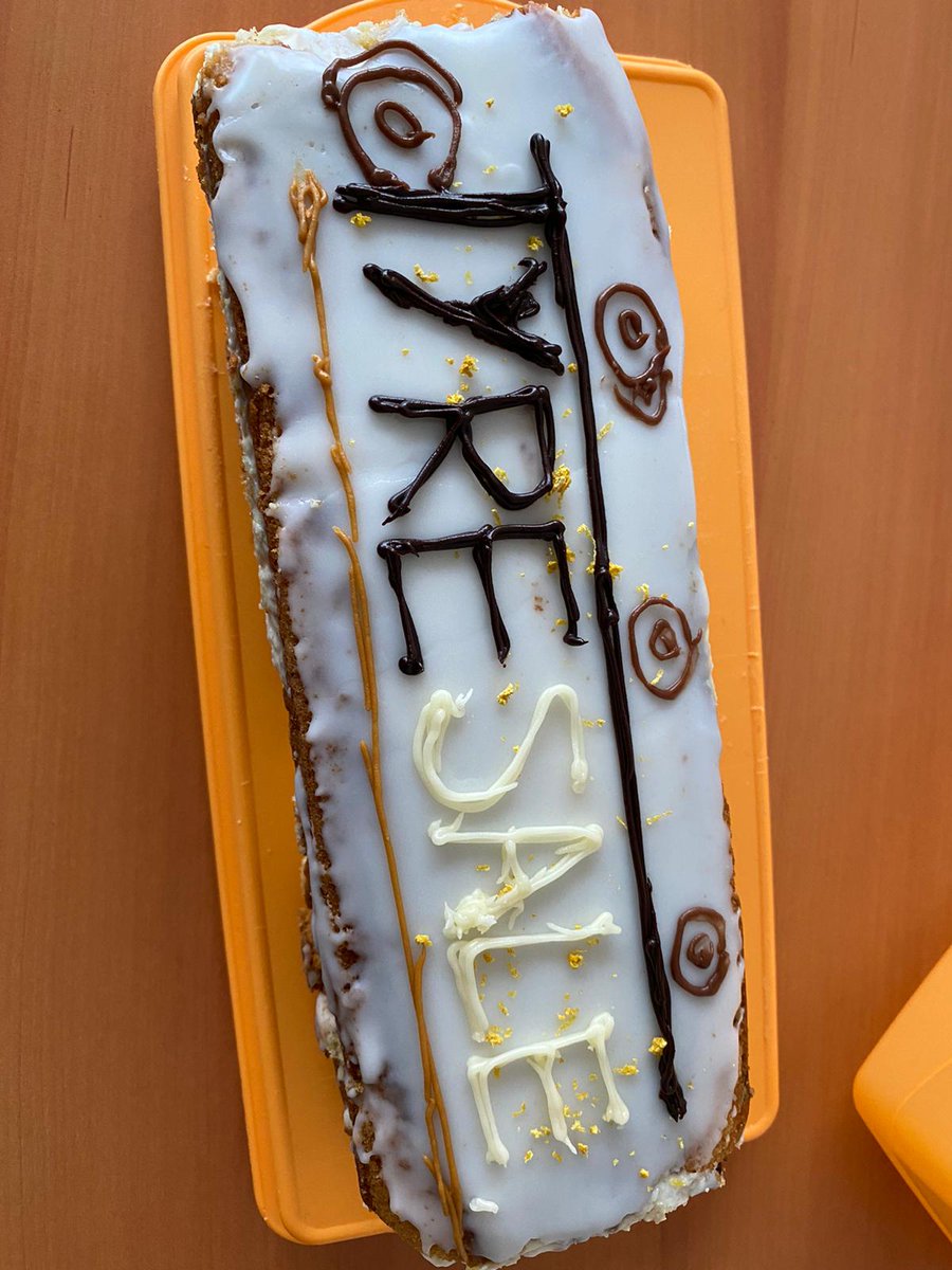ISmit88's tweet photo. Ondernemer zijn is niet alleen werk, ergens moet je privé leven er ook tussendoor passen. Dus gister een cake gebakken om te vieren dat het bedrijf van mijn vriend naar een groter pand is verhuisd. Trots op de groei van zijn onderneming! https://t.co/TOHcB4hOLr
