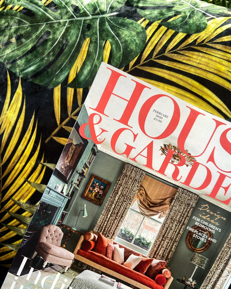 Catching up with one of my favourite magazines @houseandgardenuk 
Great inspiration from start to finish
.
.
.
.
#houseandgarden #magazine #interiordesign #interior #interiormagazine #home #homeinspiration #tropical #tropicalprint #print #handdrawn #inspiration #research