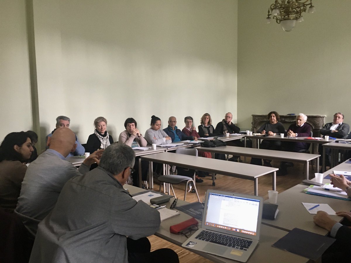 EnsembleMarie's tweet photo. #endirectlive 👥 Comité d’Orientation d’Ensemble Avec Marie 🕊bilan de l’année et perspectives 2020 pour le #dialogue 🙌 entre #Chretiens ✝️et #Musulmans☪️ ⁦@GerardTestard⁩ ⁦@FocolariFrance⁩ ⁦@Mehfile⁩ #FraternitéHumaine #islamochretien https://t.co/wyPwoI0y0t