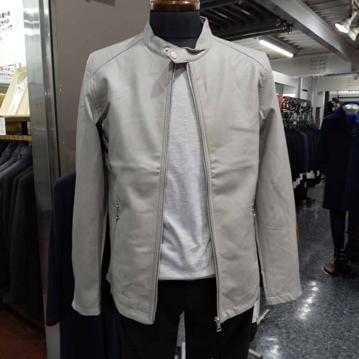 ファッションプラザ マッサン株式会社 春に便利な合皮ライダースブルゾン入荷しました 色はライトグレー チャコールグレー ネイビーの3色です 価格は 3800 税と安い 北堀江 メンズカジュアルマッサン 西大橋ゼニアオーダースーツマッサン 大阪