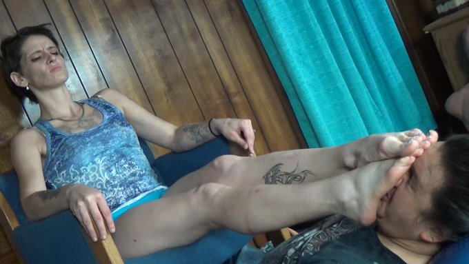 Sammi Ferguson (5'7", size 9) has been a tom-boy all her life, even beating up disagreeable males in
