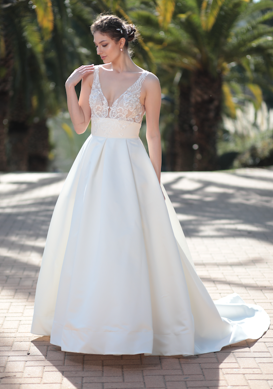 New Satin Jessica Dress - JPAX746!
Beaded floral laces on a plunging V neckline, featured a high-waist satin band and pleated wide cutting Aline skirt

#weddingdress #wedding2020 #weddingphotoshoot #weddingphotographer #sayyestothedress #destinationwedding #bridalwear #bridestobe