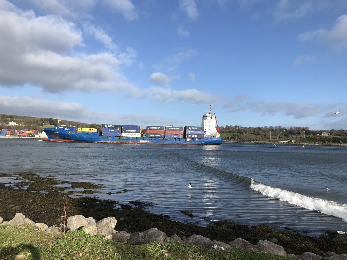 TedCityLife's tweet photo. A container ship making its own wave approaching the Port of Cork https://t.co/2FxsaXI3j7