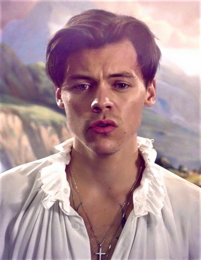 Eve_Lar's tweet photo. It’s impossible to pick my favorite pictures of Harry but if I absolutely had to, I’d be these. You can just tell how soft and kind his heart is. Happy Birthday to our King, the man himself Mr. Harry Styles. Thanks for being you always ❤️ #HappyBirthdayHarry #HarryStyles https://t.co/BHKogFz1uE