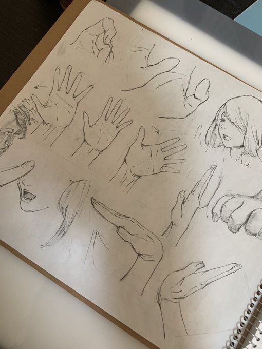 最近は休憩時間とかに専ら手を練習してる 