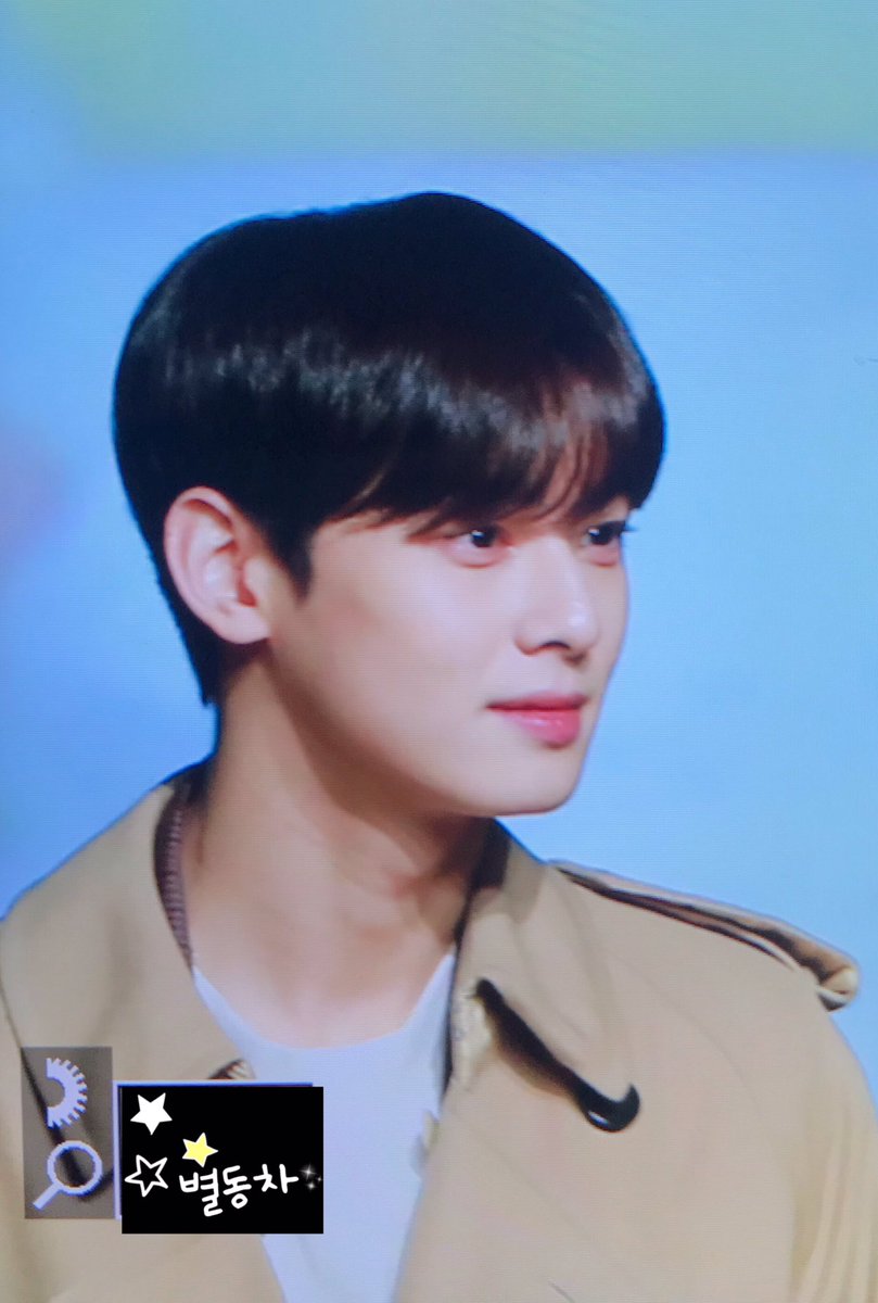 Star_EW0330's tweet photo. 200201 SEASON’S GREETINGS 팬싸

@offclASTRO 2020년 첫 만남이네요🤗

#ASTRO #아스트로 #ASTRO_BLUEFLAME #BLUE_FLAME  #차은우 #이동민  #차은우_차이링 #車銀優 #チャウヌ  #차이링 #CHAEUNWOO #로하수호 #은우수호 https://t.co/5qrxrJoZtW