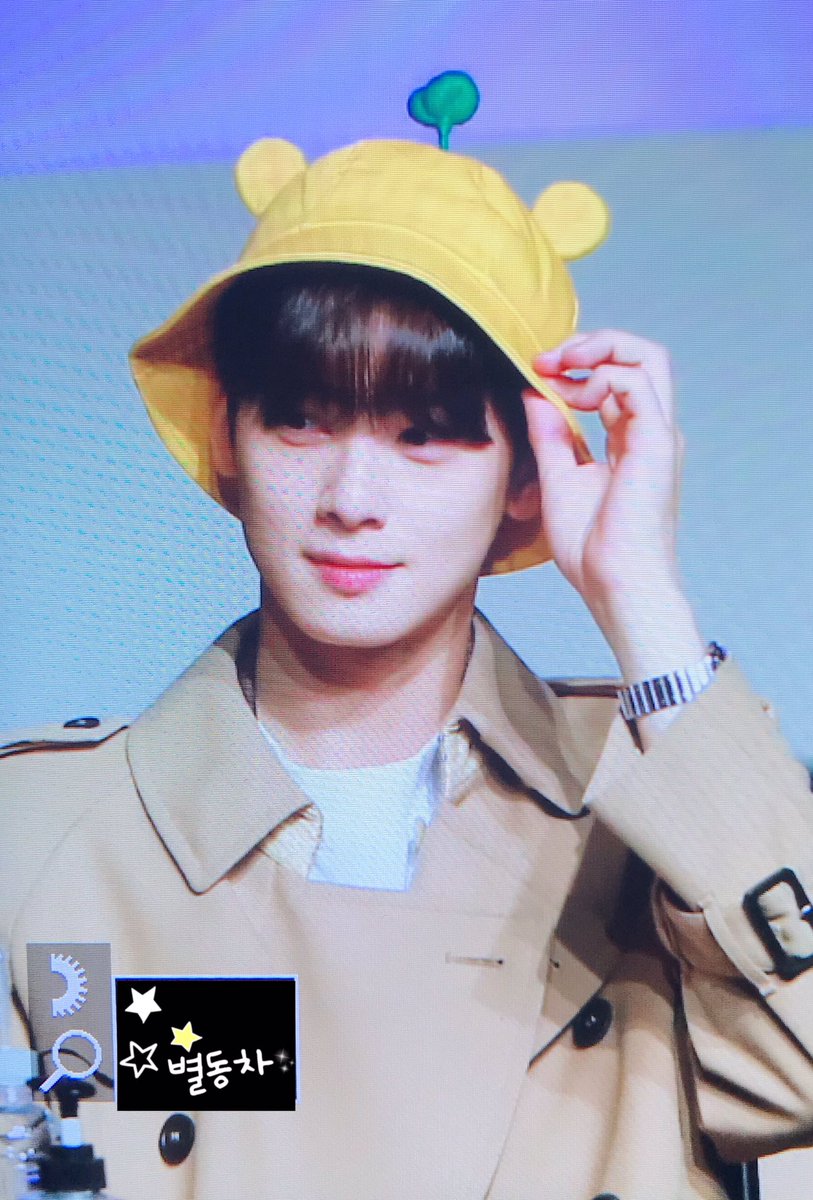 Star_EW0330's tweet photo. 200201 SEASON’S GREETINGS 팬싸

@offclASTRO 

#ASTRO #아스트로 #ASTRO_BLUEFLAME #BLUE_FLAME  #차은우 #이동민  #차은우_차이링 #車銀優 #チャウヌ  #차이링 #CHAEUNWOO #로하수호 #은우수호 https://t.co/huhvILSSSq