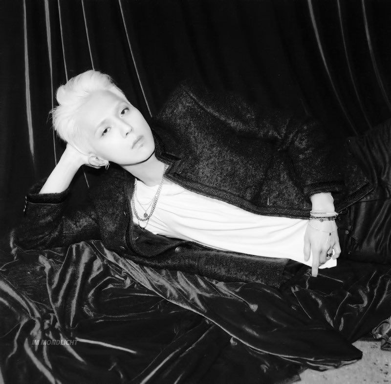 the power blonde and browless mino holds