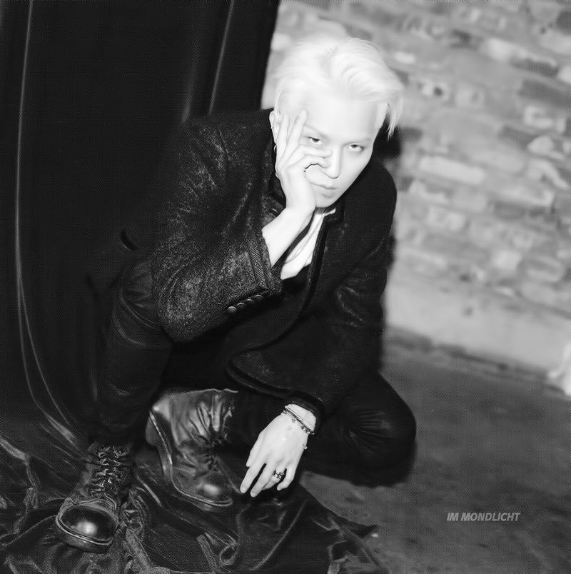 the power blonde and browless mino holds