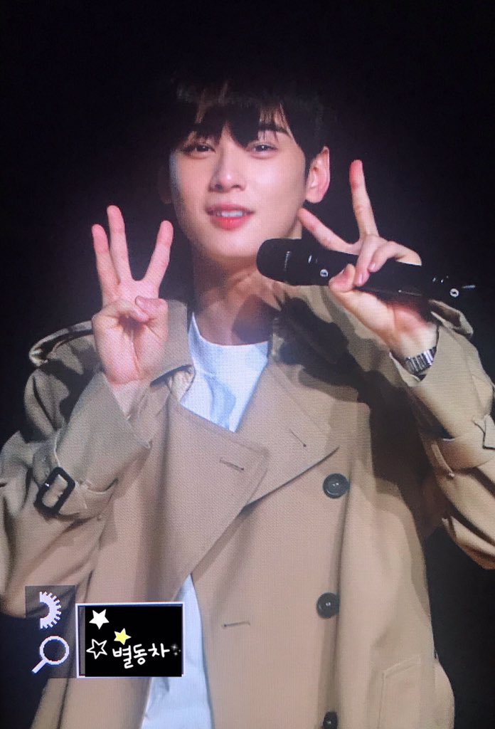 Star_EW0330's tweet photo. 200201 SEASON’S GREETINGS 팬싸

@offclASTRO 23일 무슨날인지?ㅋㅋㅋ

#ASTRO #아스트로 #ASTRO_BLUEFLAME #BLUE_FLAME  #차은우 #이동민  #차은우_차이링 #車銀優 #チャウヌ  #차이링 #CHAEUNWOO #로하수호 #은우수호 https://t.co/osXwAoheDG