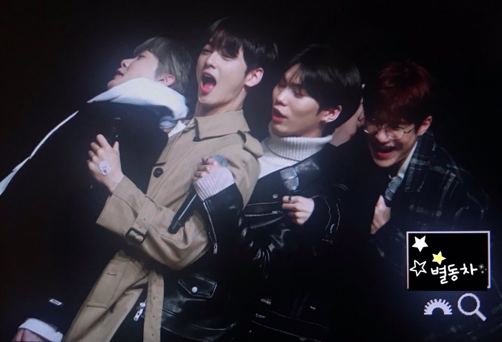 Star_EW0330's tweet photo. 200201 SEASON’S GREETINGS 팬싸

@offclASTRO 우리 별둥이들 정말 잘 놀다😆

#ASTRO #아스트로 #ASTRO_BLUEFLAME #BLUE_FLAME  #차은우 #이동민  #차은우_차이링 #車銀優 #チ��ウヌ  #차이링 #CHAEUNWOO #로하수호 #은우수호 https://t.co/ZIlLlLOgPu