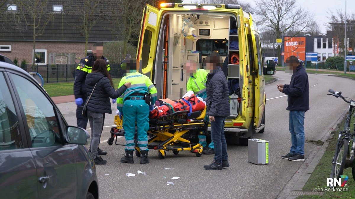 [Video-update] Aanrijding Wijchen: fietser gewond naar ziekenhuis..