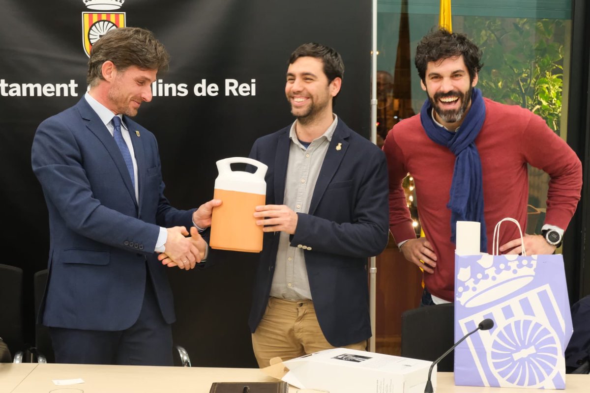 xavipaz's tweet photo. Inauguració de la Fira de #laCandelera, amb l’assistència de la diputada i alcaldessa de Sant Boi, Lluïsa Moret, l’alcaldessa de Vallirana i presidenta del Consell Comarcal, Eva Martínez i l’alcalde d’Argentona, Eudald Calvo, representant de la fira convidada. 👇
#MolinsdeRei https://t.co/xXrUhq267x