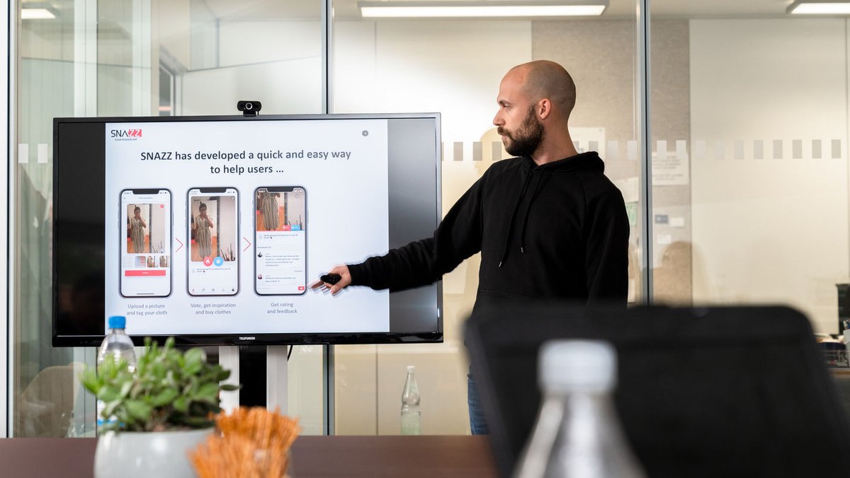 Filmuni's tweet image. Ein Jahr #MediaTechHubAccelerator @MediaTech_Hub zur Förderung von #Startups aus Potsdamer Hochschulen. Die Initiatoren @unipotsdam, @HPI_DE und @Filmuni ziehen eine erste positive Bilanz: bit.ly/317zWIn Foto: © Dan Gizzie für MTH Accelerator