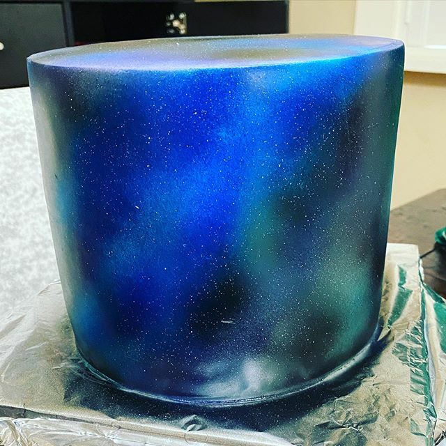 idocupcakes's tweet photo. Progress shot for Charlie’s cake tomorrow!! This was airbrushed in my speediest effort ever- I only airbrushes outside and in the 35 degree heat I was more worried about it melting...but am soooo happy with the result!! #airbrushing #sneakpeak #galaxycake https://t.co/BLuGmBjsG4 https://t.co/GuATyMggel