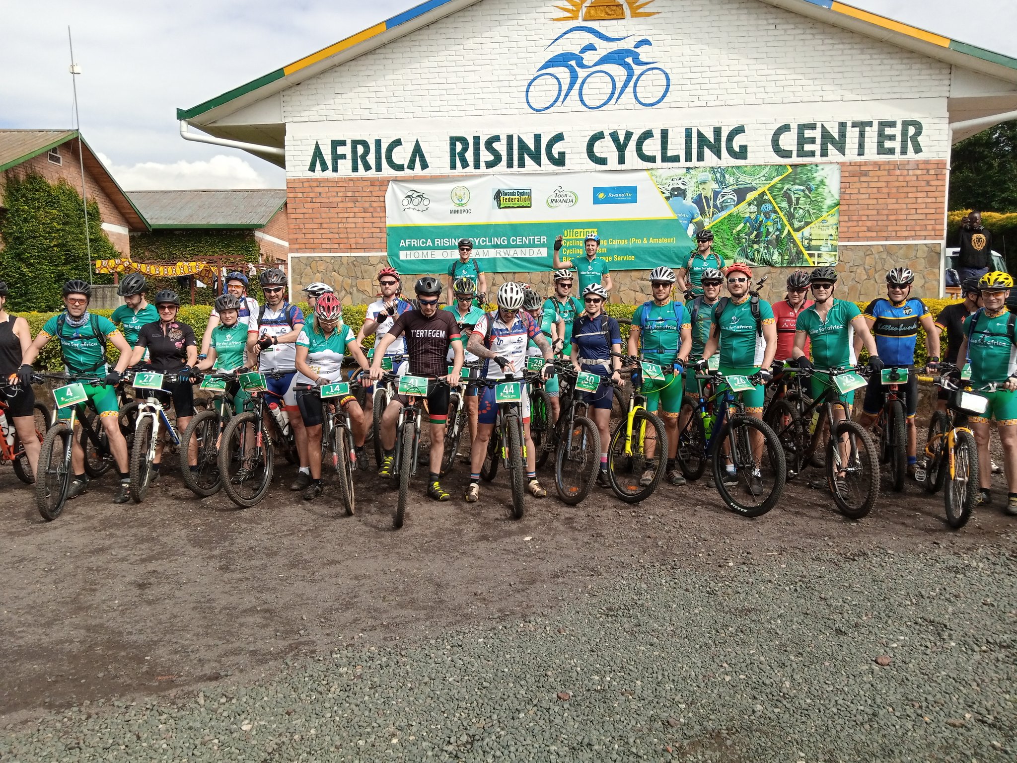 EPrOnXLWAAEwg2Q?format=jpg&name=4096x4096