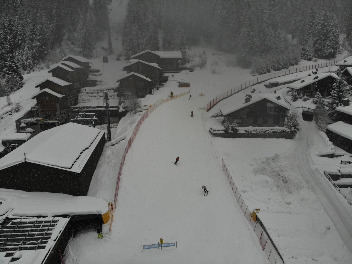 champoluc1's tweet photo. A partly cloudy day here in Champoluc today woth pontential of some more snow over night. With Highs of 2° and Lows of -1° #champoluc #ski2 #bringonthesnow https://t.co/ero5tSbFkh