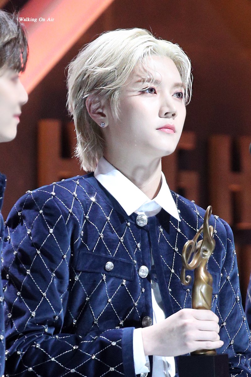WOA_1103's tweet photo. 200130 서울가요대상
잘생기고 귀엽고ㅠㅠㅠㅠ

#뉴이스트 #NUEST #최민기 #렌 #REN https://t.co/YS9kz9m2FE