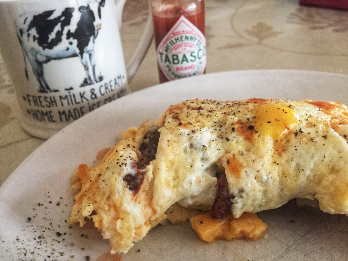 IT'S #FEBRUDAIRY! 🎶Celebrate good #cheese...c'mon! 🎶
To start a month of #dairy love, cheesy jokes and milking puns for all that they're worth (see what I did there?), here's my very favourite double cheese omelette. Mouth watering yet? Go on, you know you want to.... #Cheddar