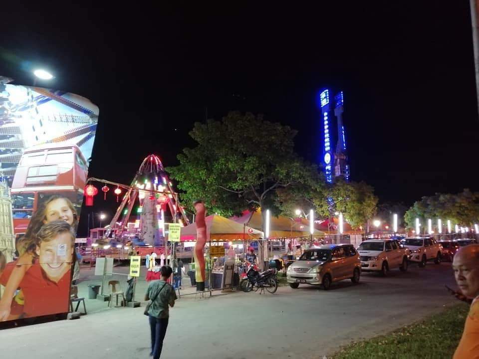 VacazzeeO's tweet image. Life is about moments, don’t wait for them, create them🎡🎠. Cherish all your happy moments, they make a fine cushion for old age🧓👵.
.
.
*Time event start from 23/01/2030 to 01/03/2020 only* ⚠️
.
.
📍UK Fun Fair Likas, Sabah.
.
#vacation #regretnomore #limitedtimeevent