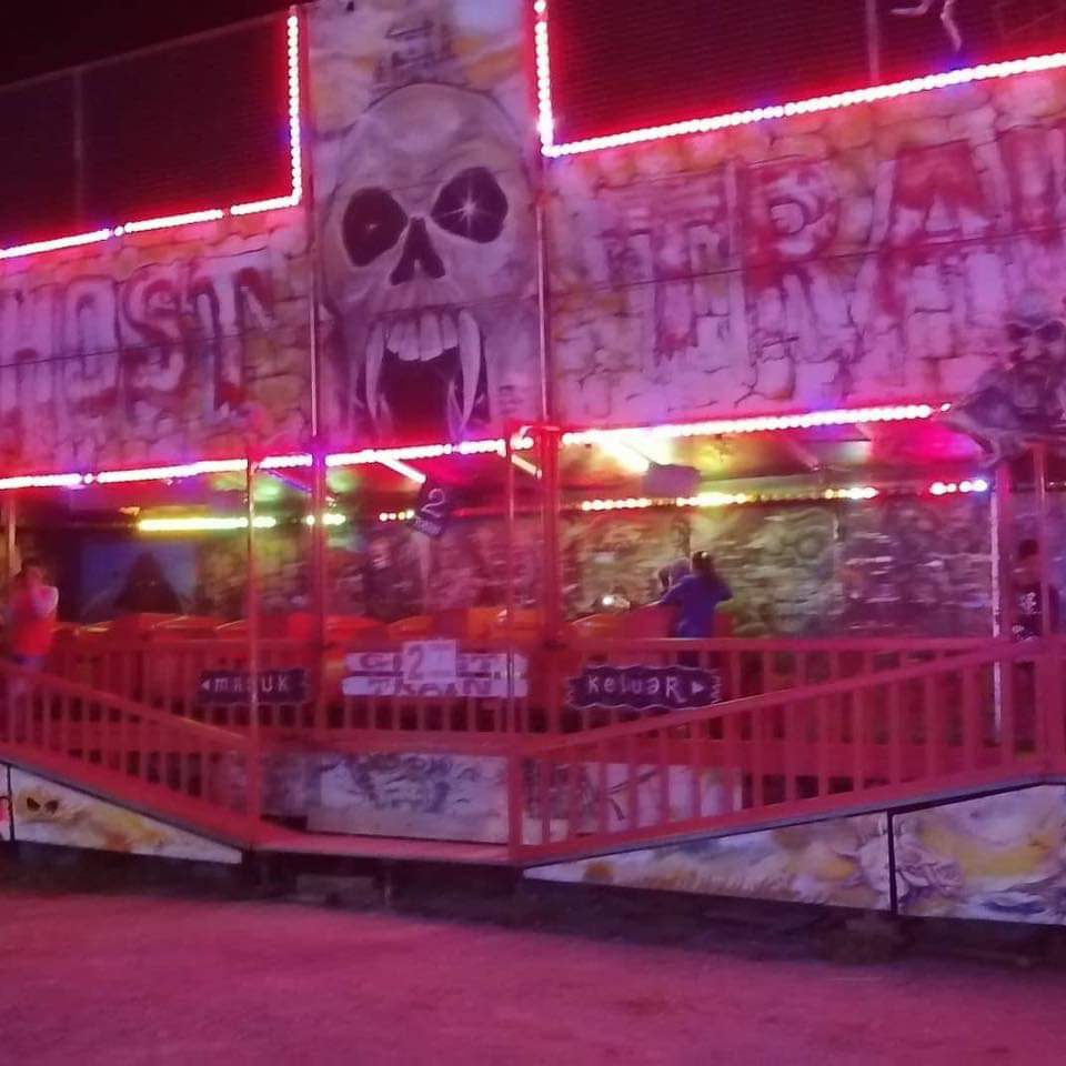 VacazzeeO's tweet image. Life is about moments, don’t wait for them, create them🎡🎠. Cherish all your happy moments, they make a fine cushion for old age🧓👵.
.
.
*Time event start from 23/01/2030 to 01/03/2020 only* ⚠️
.
.
📍UK Fun Fair Likas, Sabah.
.
#vacation #regretnomore #limitedtimeevent