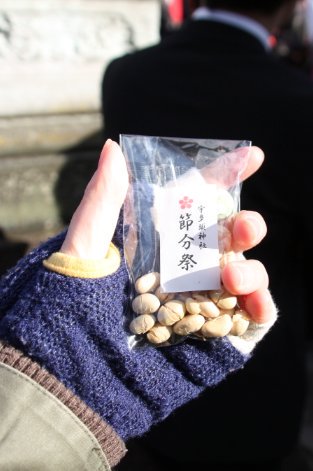 来る2月3日(月)は節分!金沢の宇多須神社 節分祭(https://t.co/p8YvRGTDPT )2016年行ってきたレポや金沢節分エピソード漫画はヤンジャン!アプリ「みやこウォッチ〜金沢独日記」で読めます。 (リンク先15話 初参加のご参考にどうぞ~ 