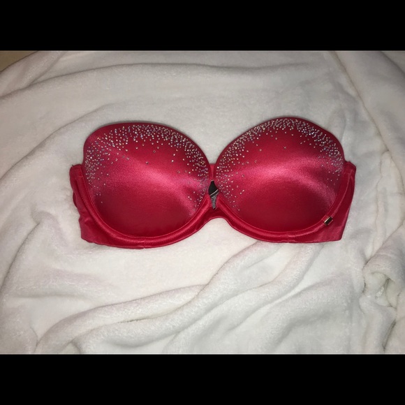 So good I had to share! Check out all the items I'm loving on @Poshmarkapp #poshmark #fashion #style<a href="/tag/fashion"class="tags"><span>#fashion</span></a><a href="/tag/shopmycloset"class="tags"><span>#shopmycloset</span></a><a href="/tag/style"class="tags"><span>#style</span></a><a href="/tag/victoriassecret"class="tags"><span>#victoriassecret</span></a>