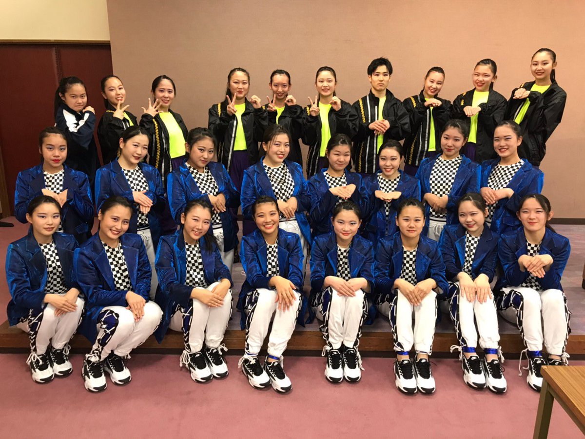 mjdc_Caloras's tweet photo. 01/13  成人式　in  高槻現代劇場

今年も成人式で踊らせていただきました！
新成人のみなさんの前で踊るのはとても楽しかったです✨

さてみなさん1枚目は何のポーズを撮ってるか分かりますか？？

正解は、成人式ポーズです笑
あれ？なんかちょっと違うポーズの人いる、、？ https://t.co/Gwxy6x5kGi