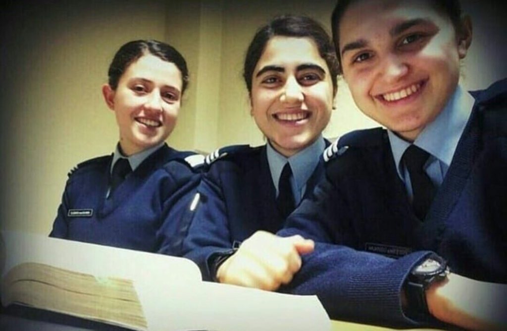 Biz, HHO’na dönme emri alarak ve bu emrin dışına çıkmayarak Yalova’daki kamptan ayrılıp Bakırköy Kadın Kapalı Cezaevi’ne geldik.

Darbeyi öğrendiğimizde iş işten geçmişti.
Canımızı kurtardık ama bu sefer de özgürlüğümüzü aldılar.
<a href="/TSKGnkur/">TSK</a>
<a href="/adalet_bakanlik/">T.C. Adalet Bakanlığı</a>

#SavaşanMelekler