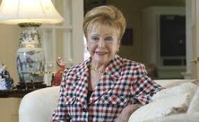 #MaryHigginsClark « reine du supense » et auteure de dizaines de best-sellers, est morte à l’âge de 92 ans
Si je peux être utile - « Je suspecte le Colonel Moutarde d'avoir tué 'Mary Higgins Clark' , à l'aide d'un chandelier, dans la salle à manger. » .. #RIPMaryHigginsClark