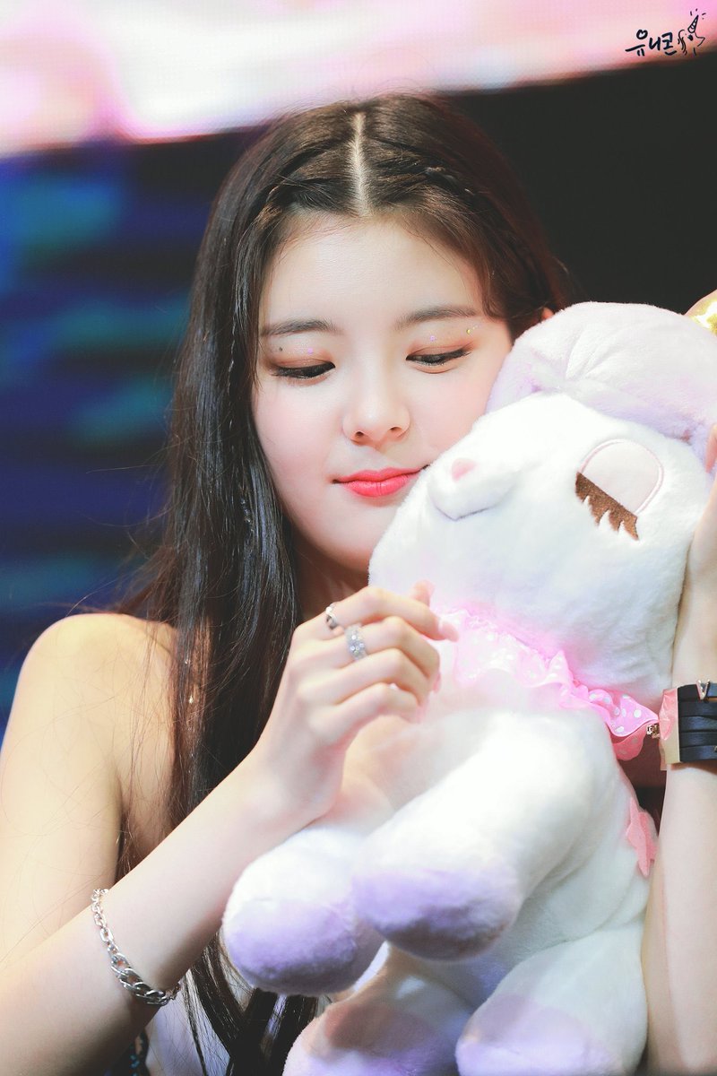 cuteliapics's tweet photo. © the lia unicorn → 190823 .*˳✧
     — #리아 • #있지 https://t.co/OIiWUqh6Ws