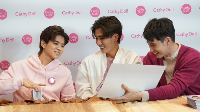 master_siomao's tweet photo. They have the ultrasound in their hands already 
Dads Mean and Plan, showing it to Perth.

LMAOOOOOOOO
#CathyDoll2wishxPerth #2wish https://t.co/5u8ApKvp8H