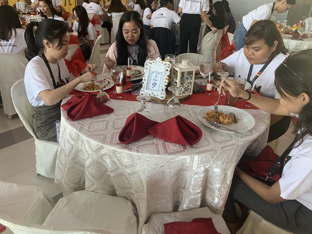 USTModelASEAN's tweet photo. The delegates and staff are now having their meal. 

#USTMAM2020 https://t.co/l6hzy6IGt9