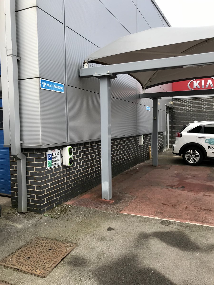 utley_ev's tweet photo. Really enjoyed this little project this week for Piccadilly Kia
Two 11Kw Type 2 Superfast Charging Wallpods for the new Kia range of electric vehicles. 
Great cars from a great bunch of guys.

#Superfast #Charging #Rolec #Wallpod 

Call to discuss your Workplace Chargers now!! https://t.co/3HDiShAgB6
