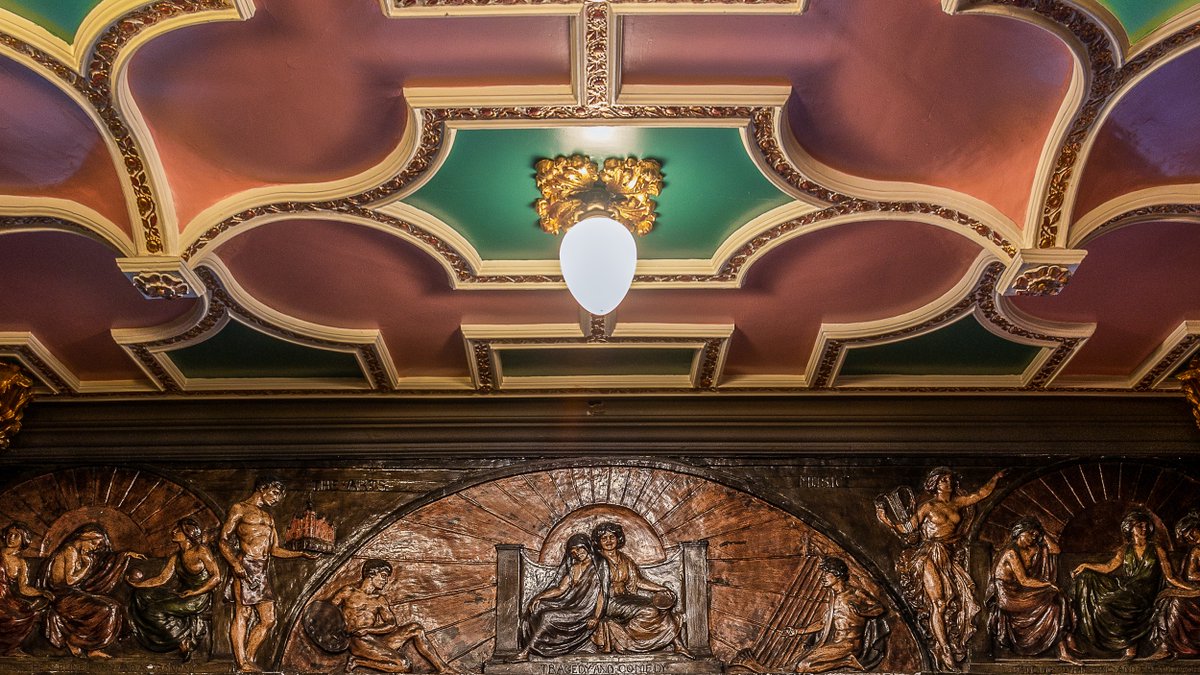 HGtheatre's tweet photo. In #Harrogate today? Pop your head in, we're open.
🍰 Coffee and Cake in #TheCircleBar (10am-4pm)
🛸Final performance of HEAVEN'S GATE (@coscoltheatre) tonight in #HTStudio
👉https://t.co/R8TFeG7t5W https://t.co/8TMY4ysU3s
