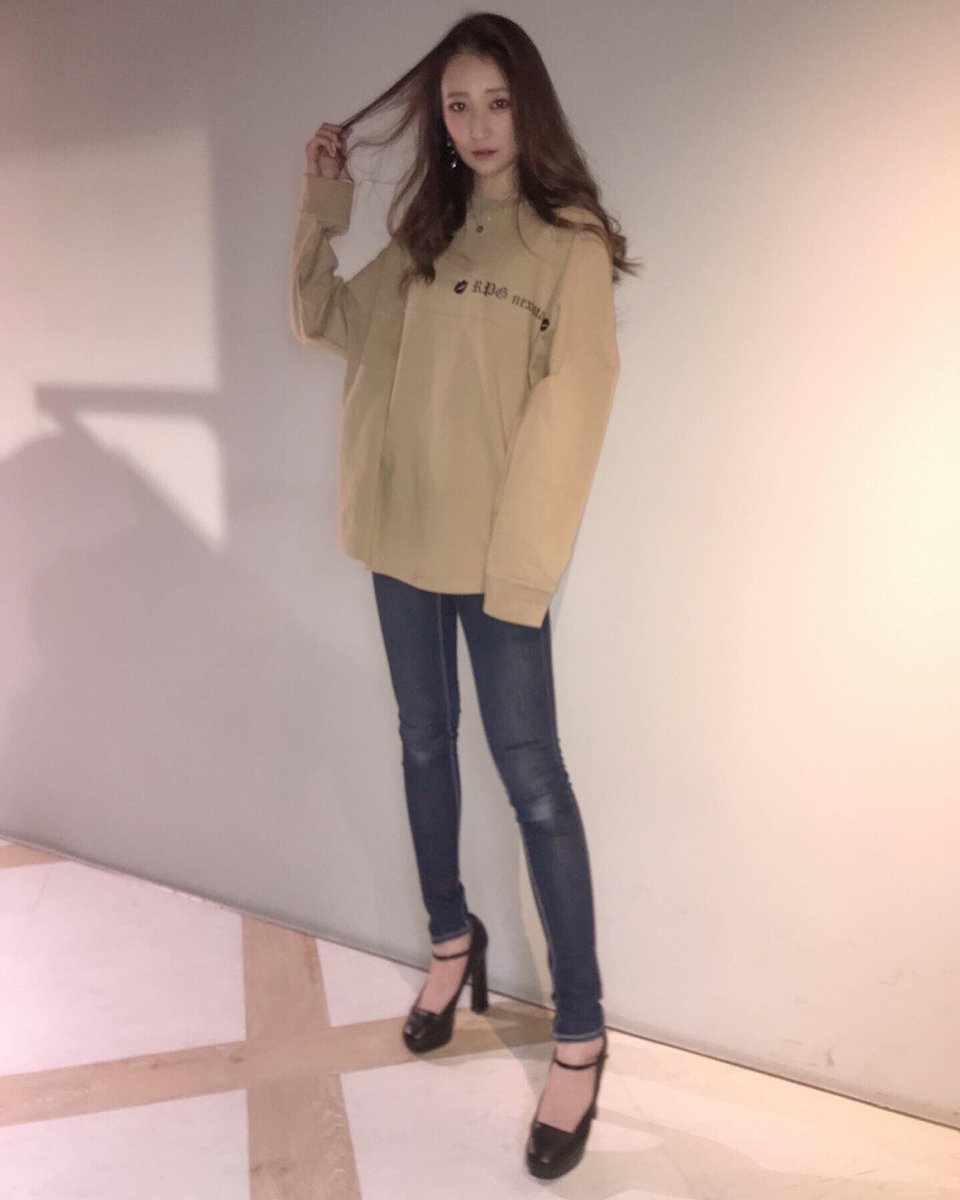 61yyyyy's tweet photo. ☑️R.P.G.nextstage
_
【 over size long sleeve t shirt 】
M / L
beige / black / lime green
¥7,000+tax
_
beige押し
#RPGnextstage https://t.co/KBBe66kc8d